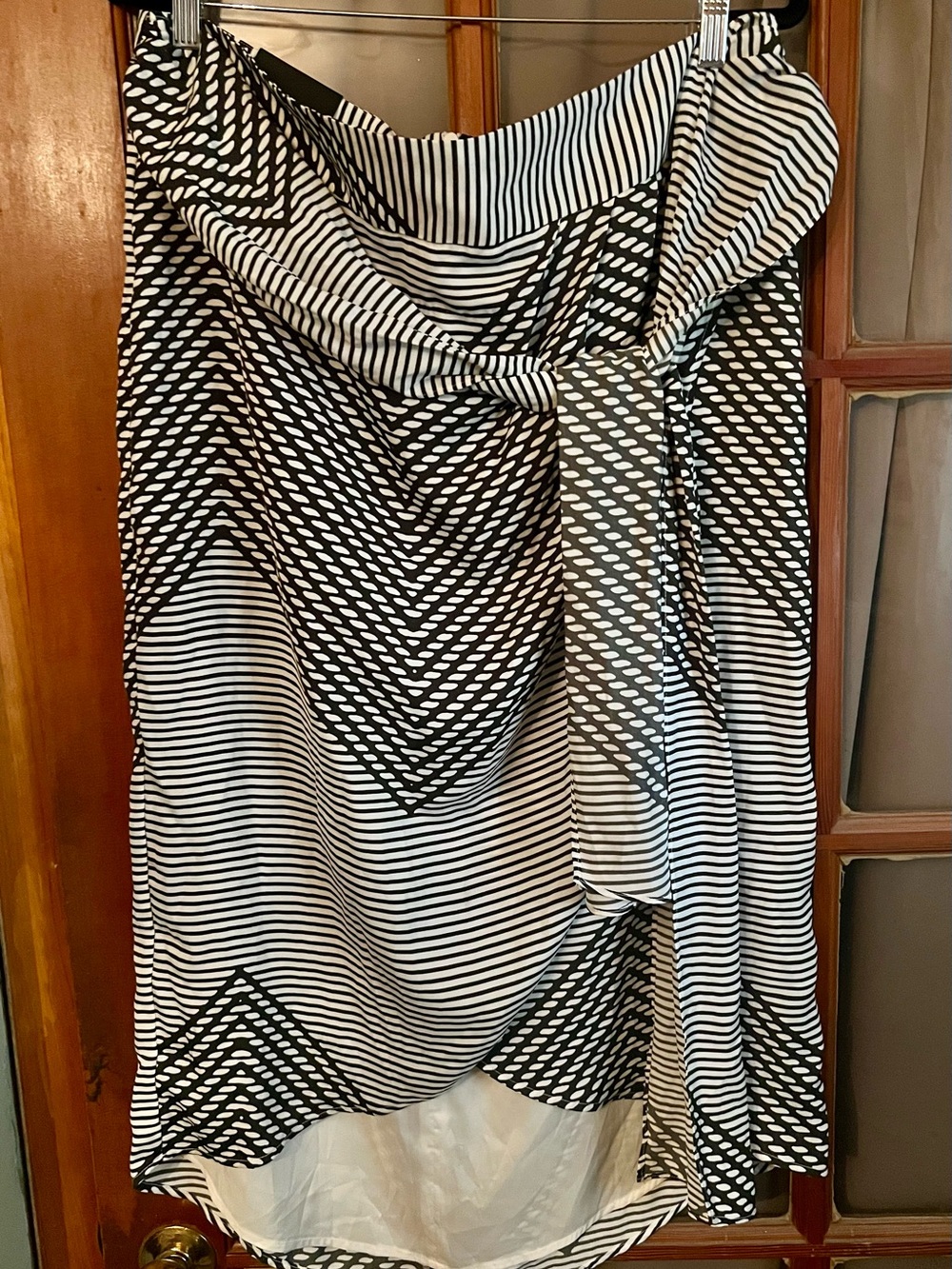 Banana Republic Black and White Geometric Wrap Skirt